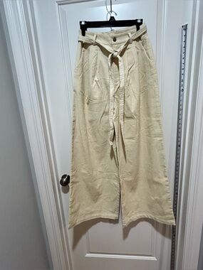 Free market (Blakely Original) women’s size S Wide Leg Tie-Belt Pants cream.